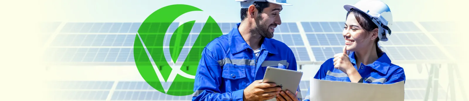 Vital Energy mühendisleri güneş enerjisi santralinde